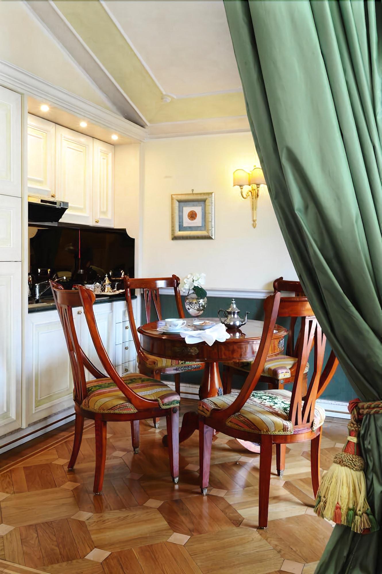 Petit Palais Hotel De Charme Milan Restoran gambar